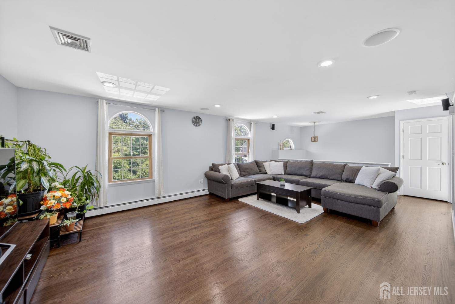 Homes for sale in Metuchen, NJ | 36 Aylin St, Metuchen, NJ 08840 | MLS# 2616291R