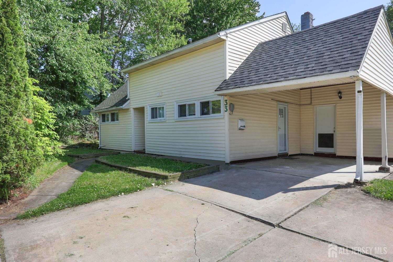 Photo of 33 Pine Tree Road