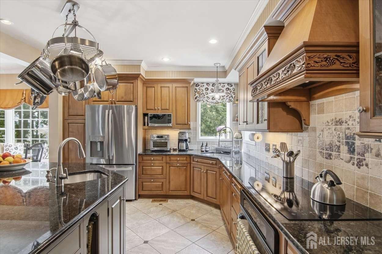 Homes for sale in Metuchen, NJ | 4 Honey Ct, Metuchen, NJ 08840 | MLS# 2616451R