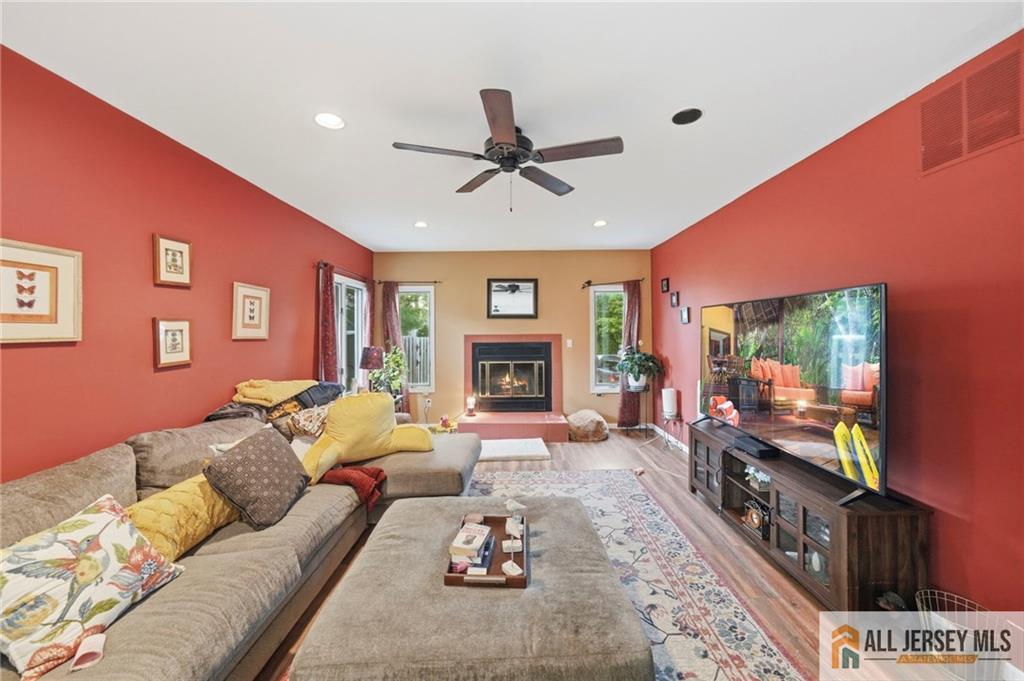 Homes for sale in Colonia, NJ | 121 W Hill Rd, Colonia, NJ 07067 | MLS# 2661762M