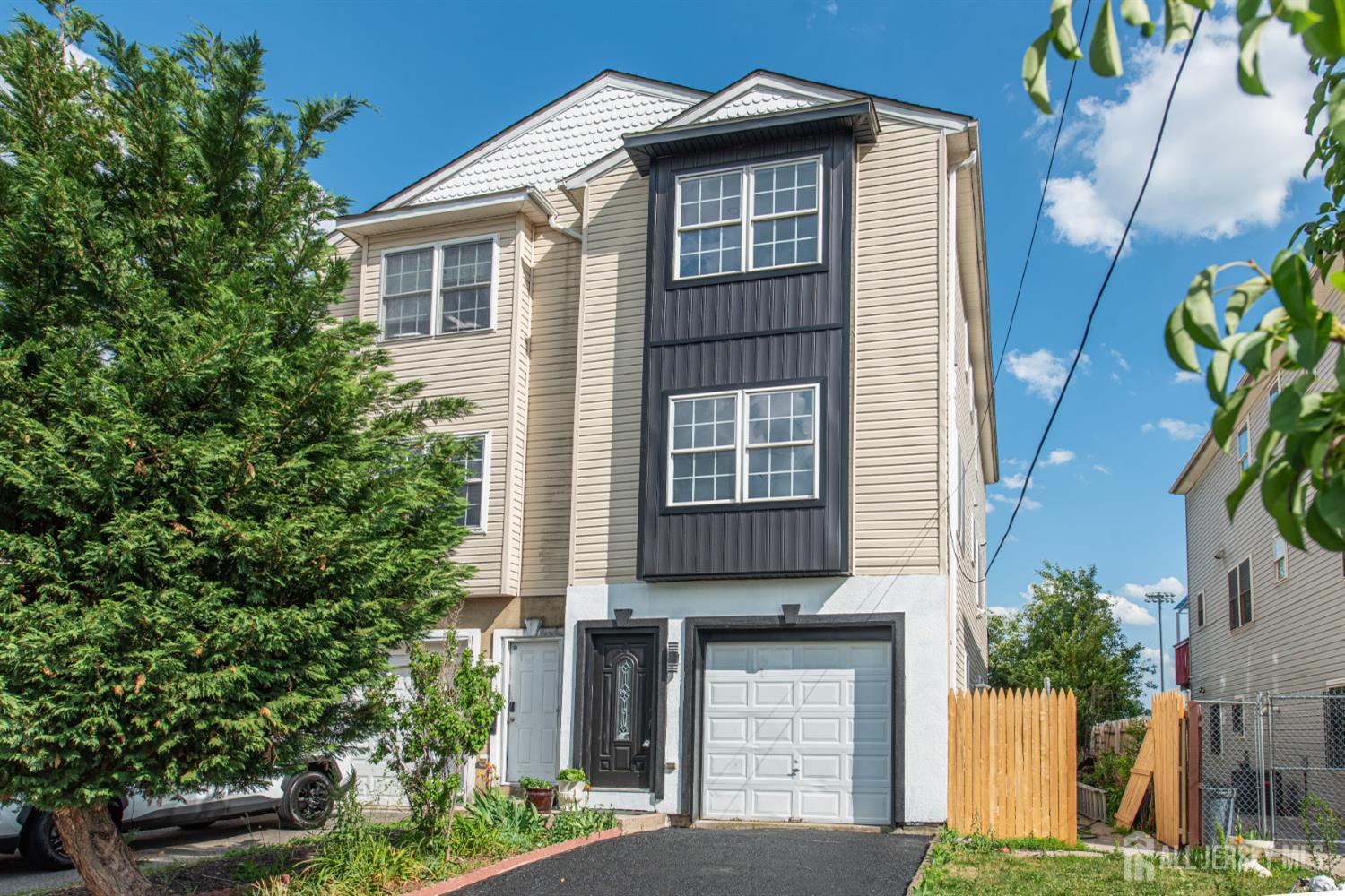 Photo of 42 Roosevelt Street B