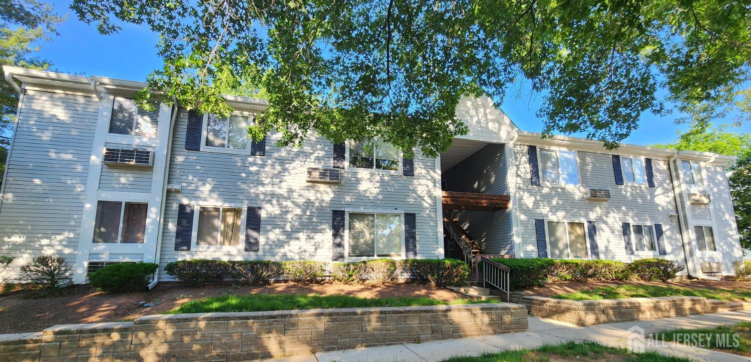 Photo of 18 Steeplechase Court, Franklin Twsp NJ