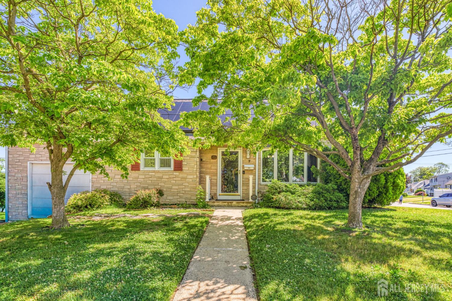 Photo of 40 Windsor Drive, East Brunswick NJ