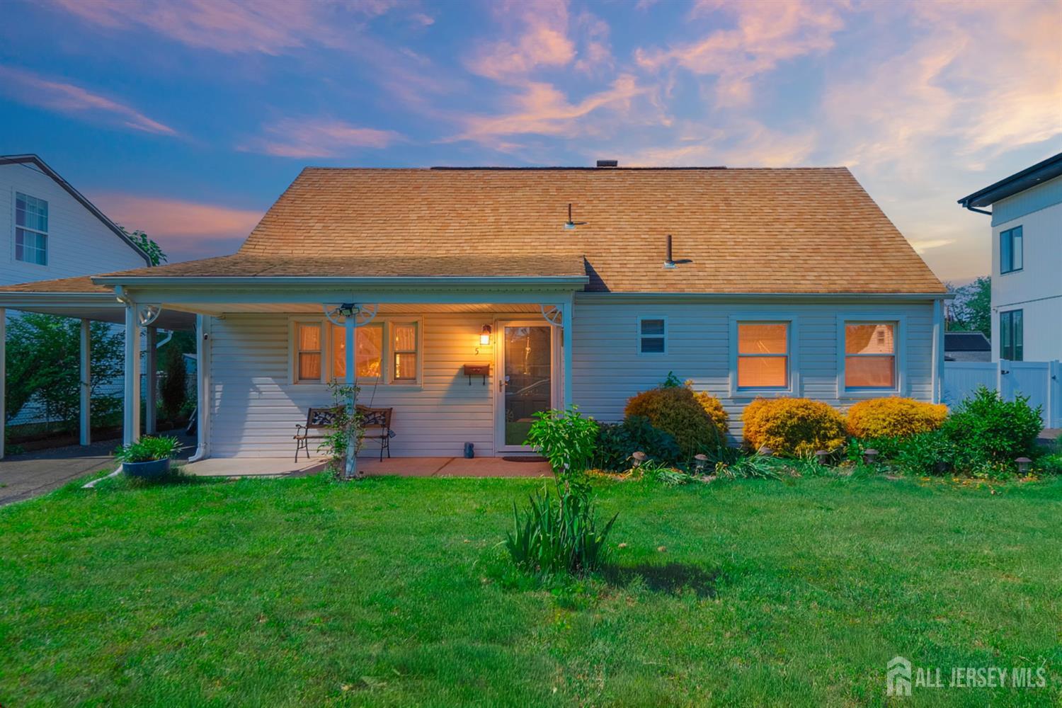 Photo of 5 W Arthur Place