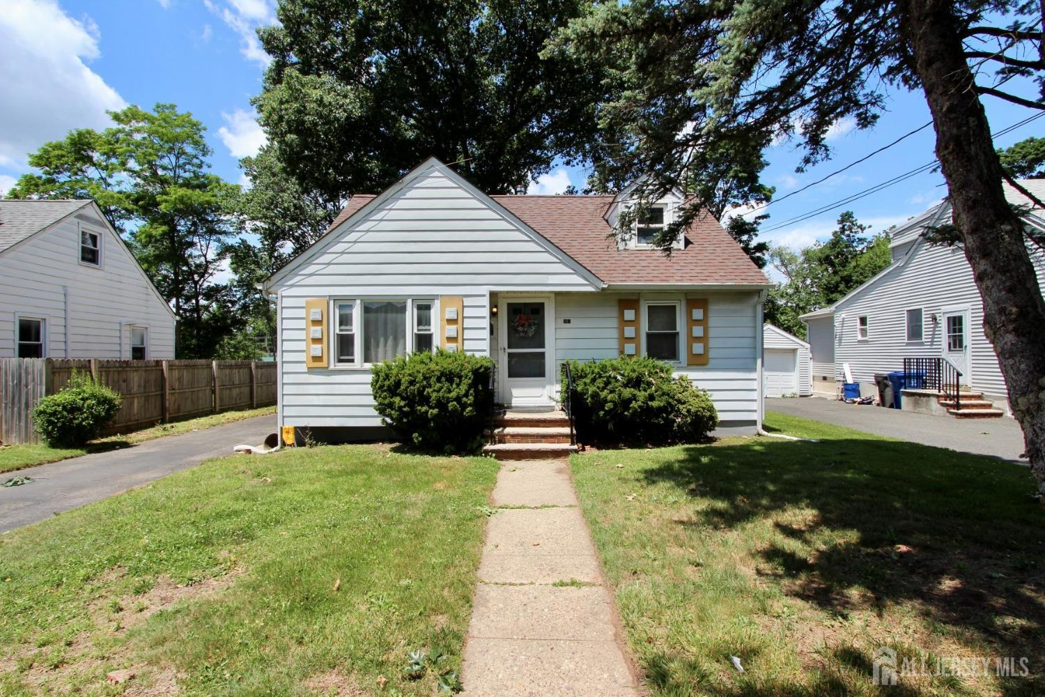 Photo of 308 W Crescent Parkway
