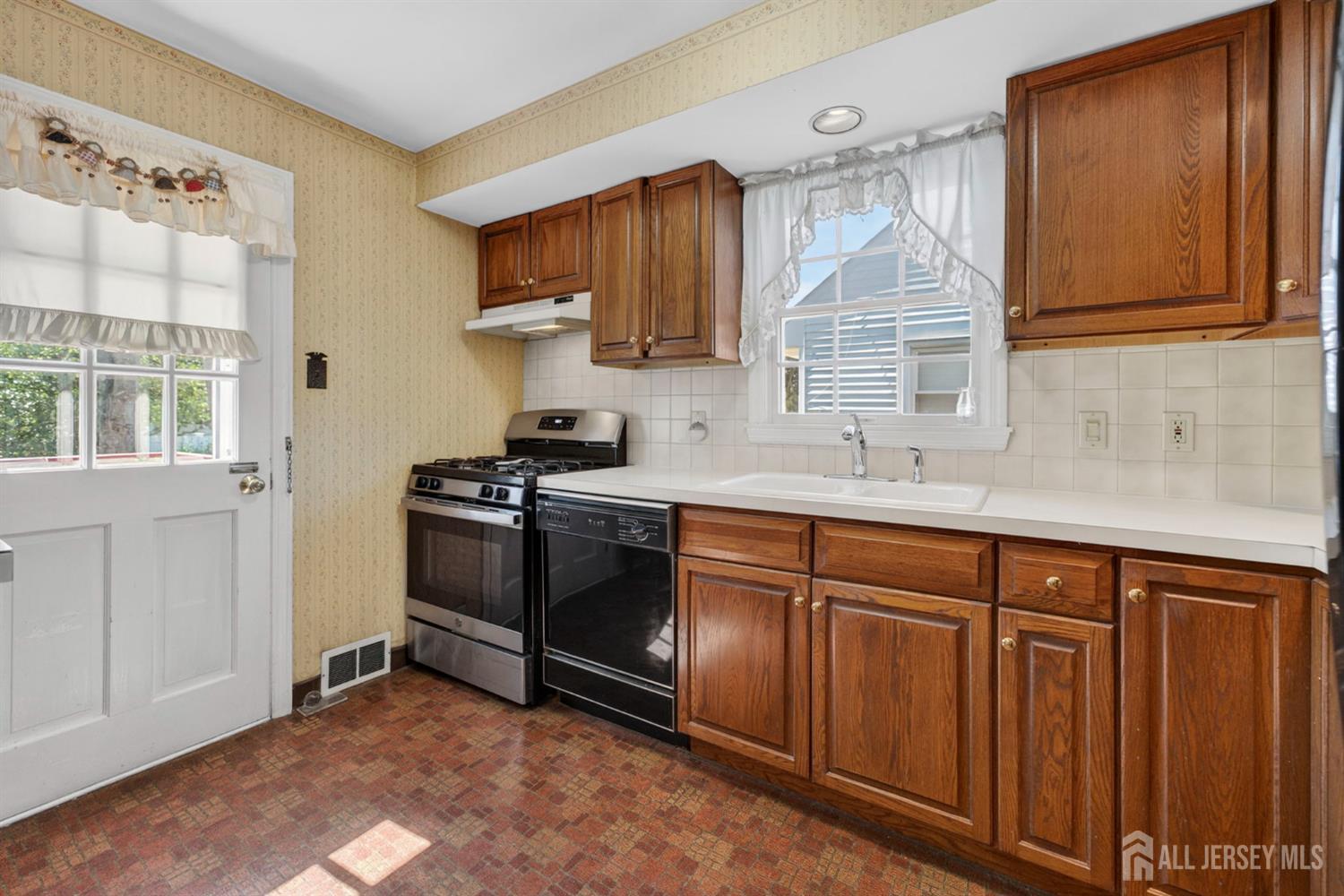 Homes for sale in Hamilton, NJ | 4 Gregory Dr, Hamilton, NJ 08690 | MLS# 2617490R