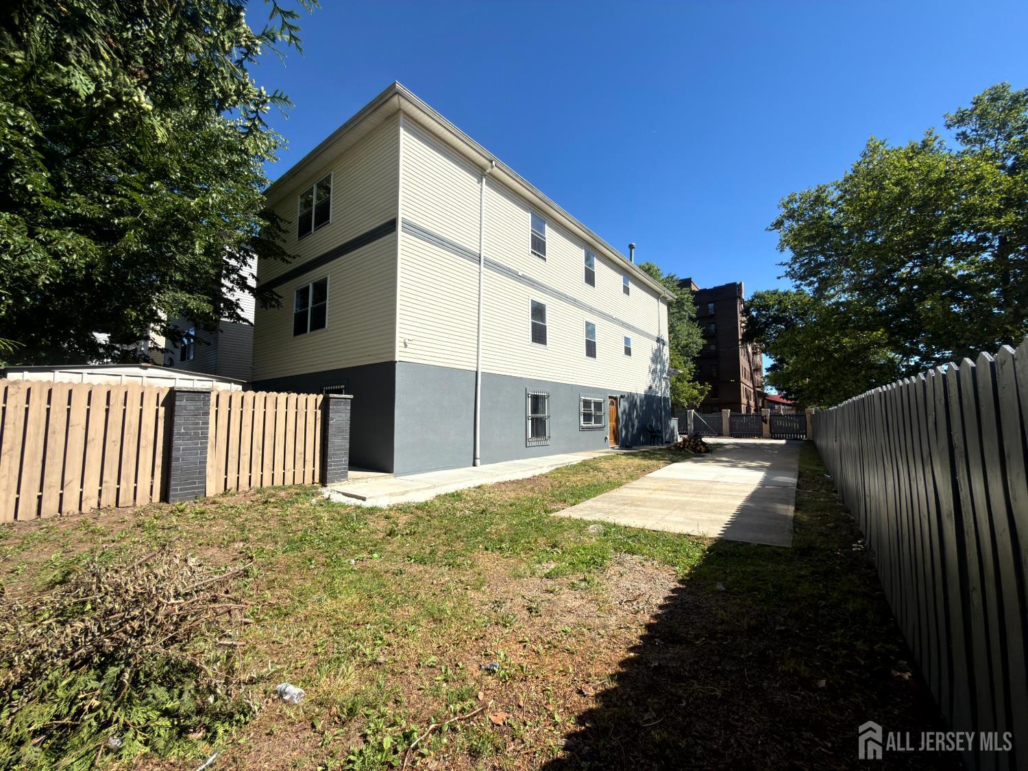 Homes for sale in Newark, NJ | 64 Montclair Ave, Newark, NJ 07104 | MLS# 2617515R