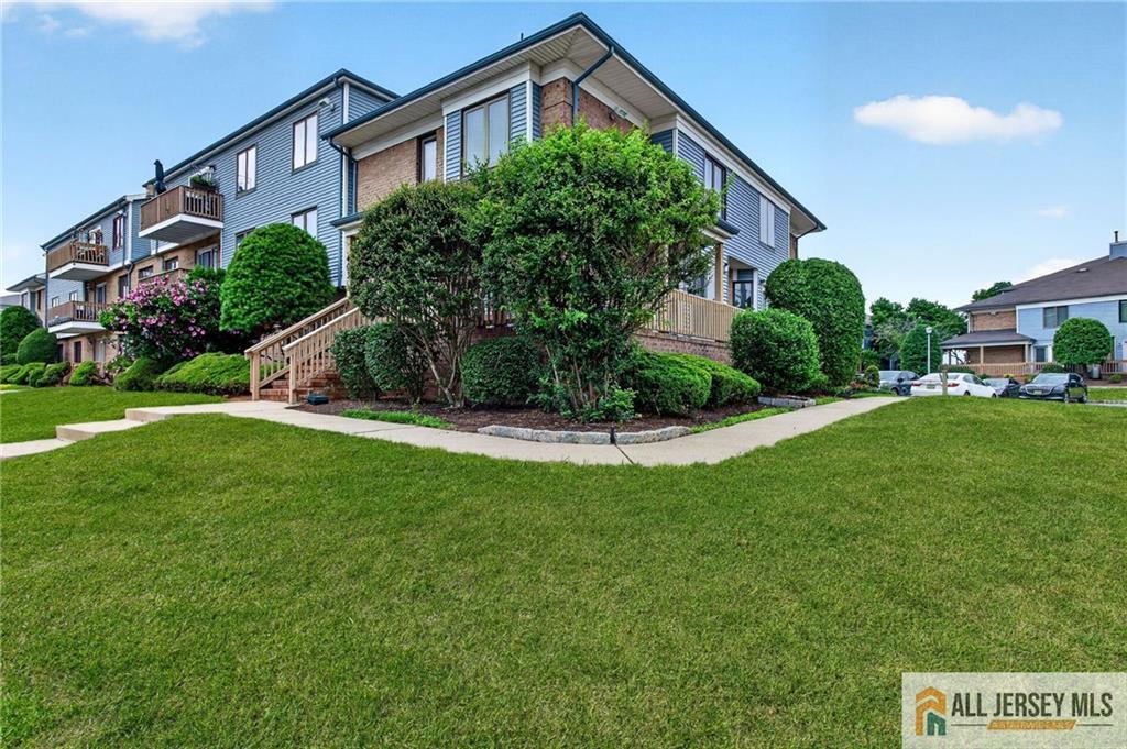 403 Peach Street 403