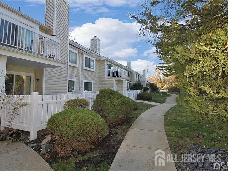 2nd image of 17 Deerberry Ln, Monmouth Junction, NJ 08852 | MLS# 2700999R