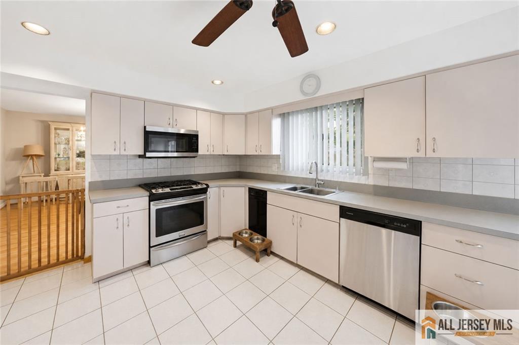 Homes for sale in Colonia, NJ | 121 W Hill Rd, Colonia, NJ 07067 | MLS# 2661762M