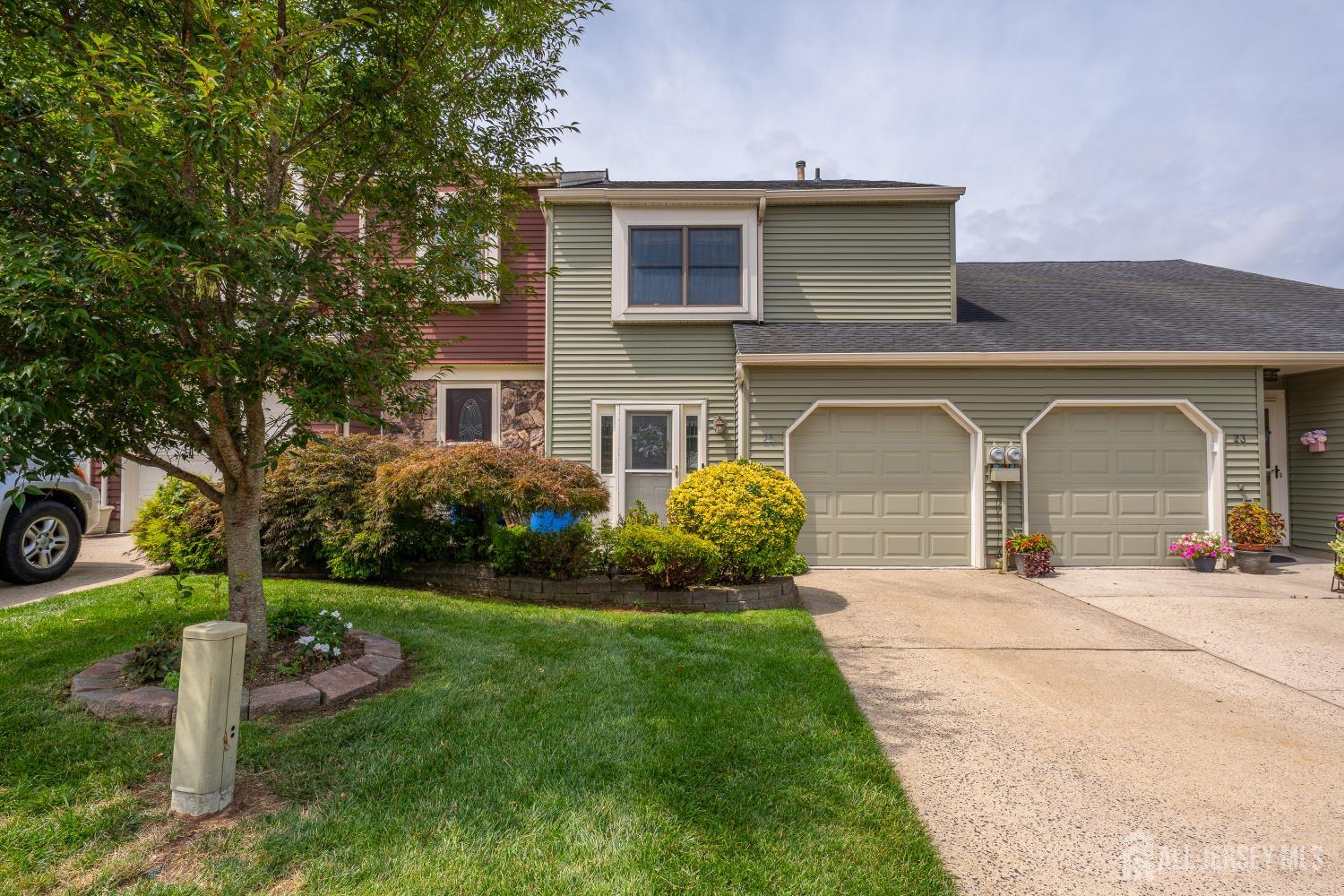 21 Knoll Court, Old Bridge, NJ 07747