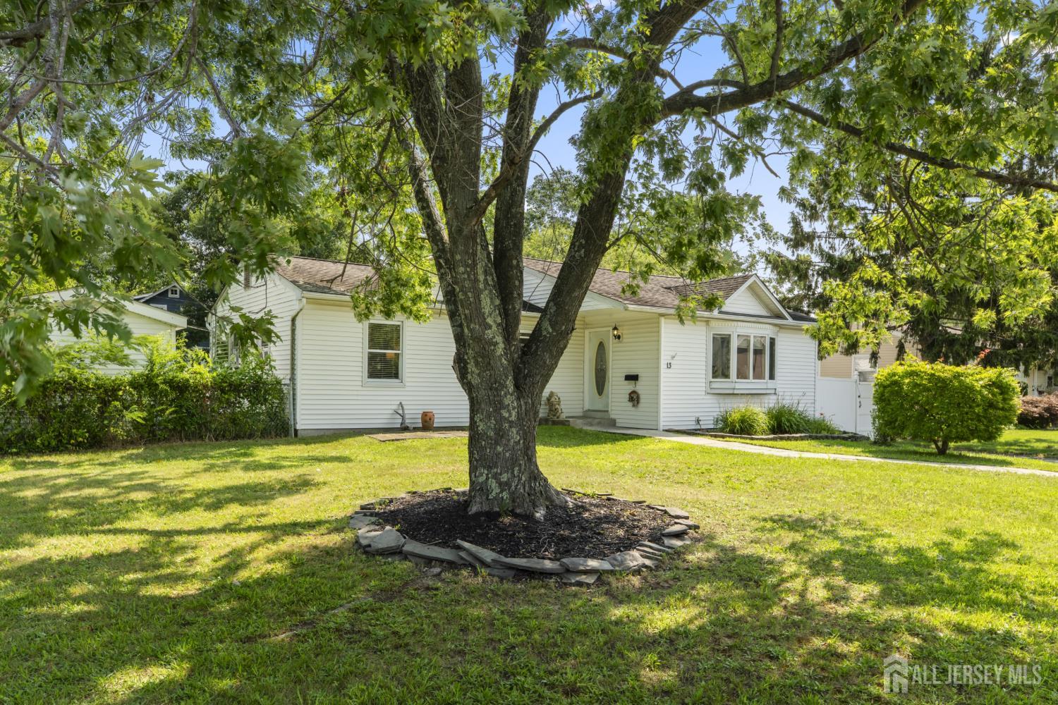 13 Chestnut Street, Farmingdale, 07727, NJ