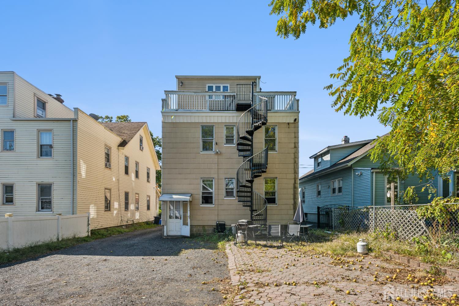 Listing photo 5