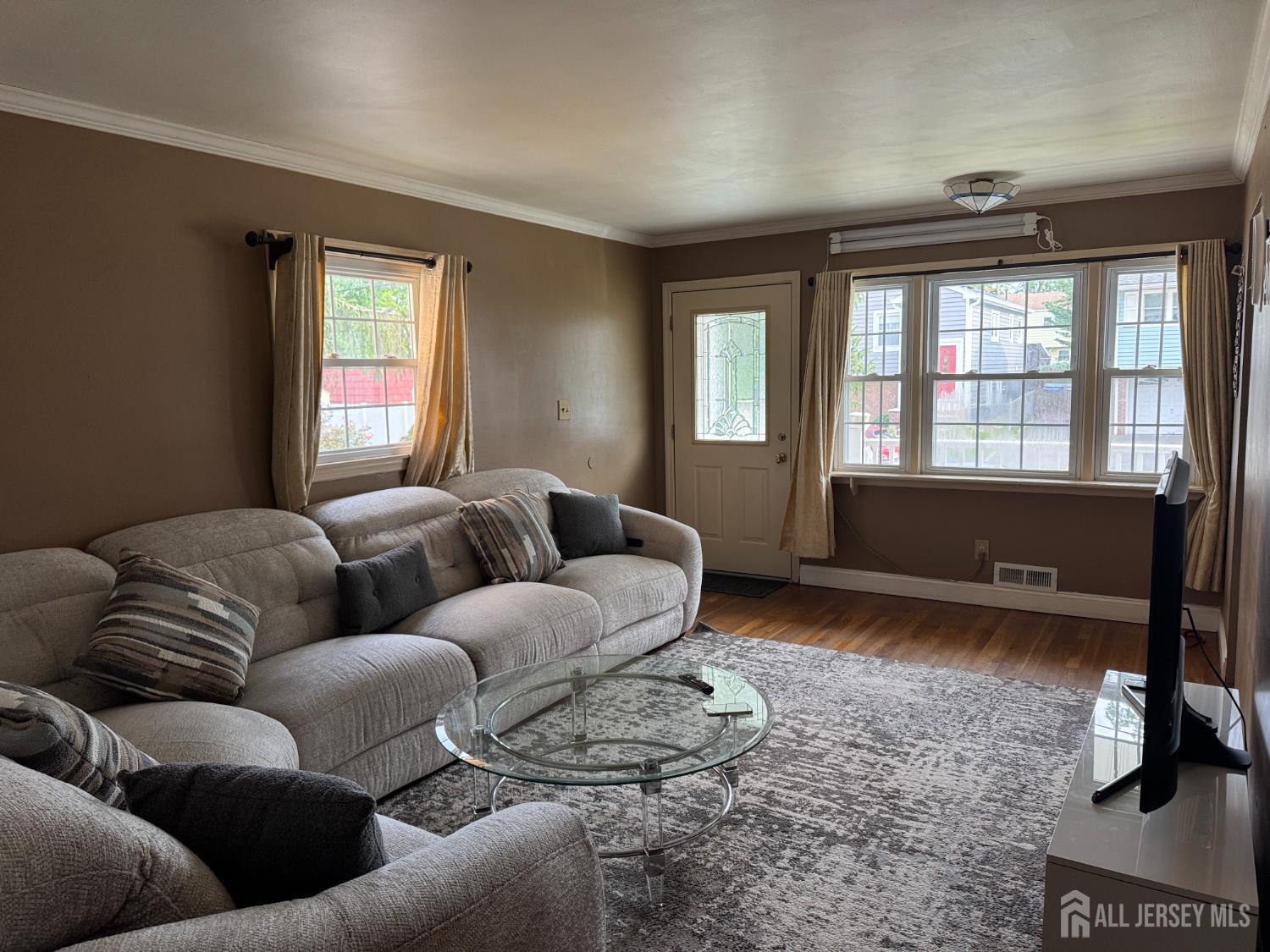 4th image of 211 E Louis Pl E, Iselin, NJ 08830 | MLS# 2701986R