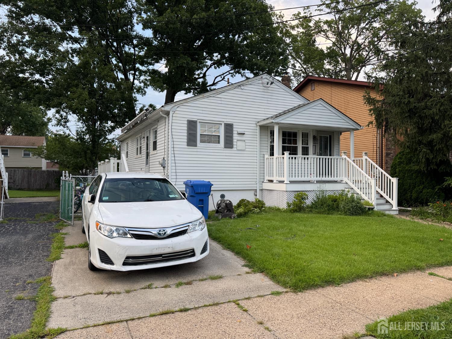 2nd image of 211 E Louis Pl E, Iselin, NJ 08830 | MLS# 2701986R