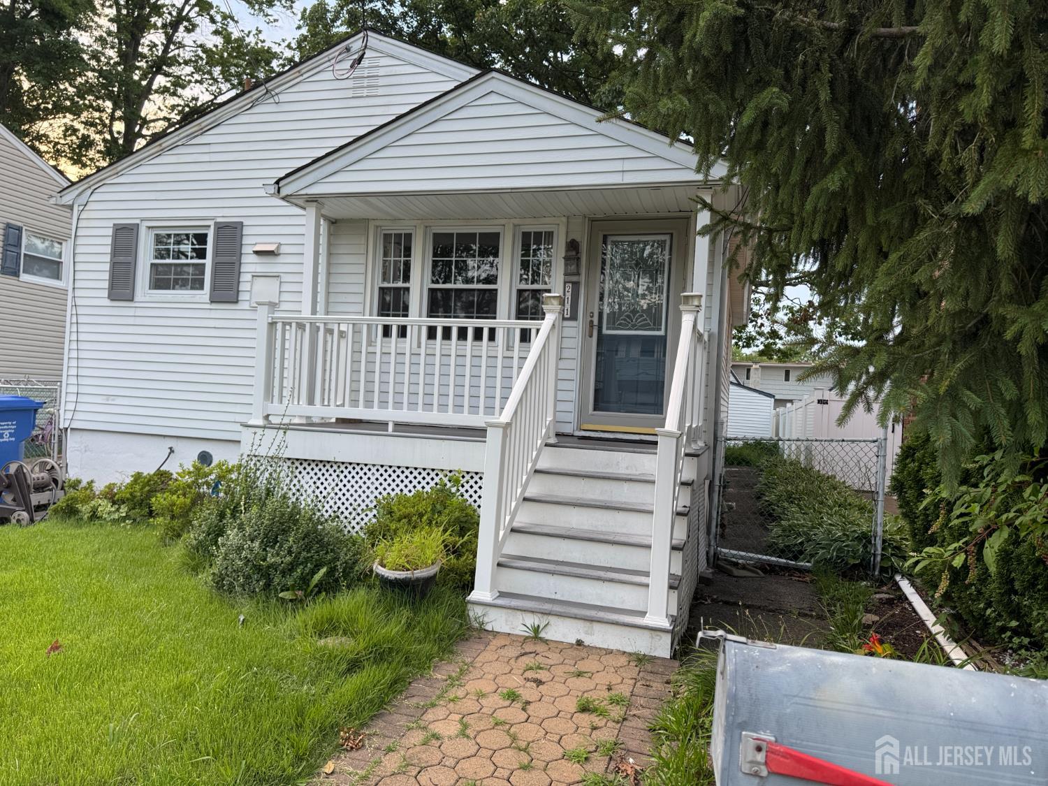 3rd image of 211 E Louis Pl E, Iselin, NJ 08830 | MLS# 2701986R
