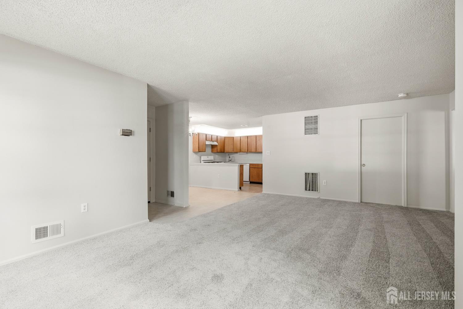 5th image of 277 Hatfield Ln, East Brunswick, NJ 08816 | MLS# 2702323R
