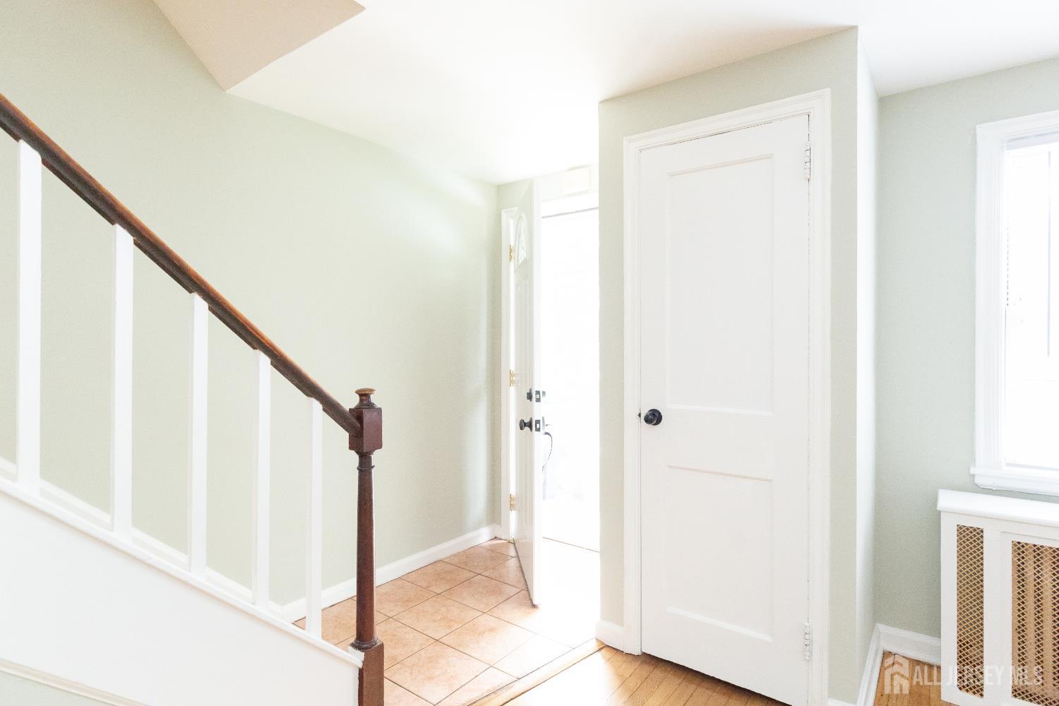 4th image of 11 Mayfield Pl, Metuchen, NJ 08840 | MLS# 2702234R