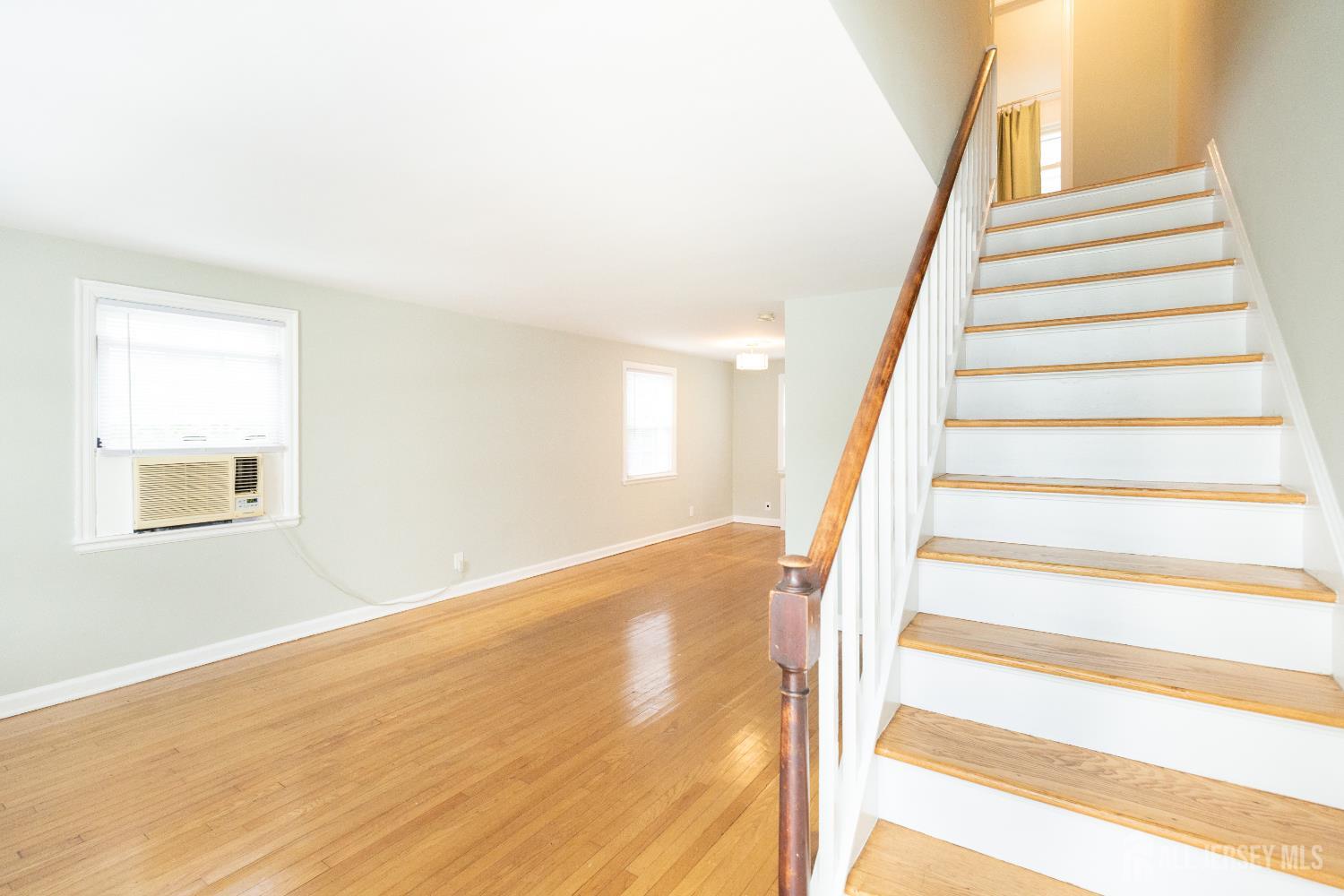 5th image of 11 Mayfield Pl, Metuchen, NJ 08840 | MLS# 2702234R