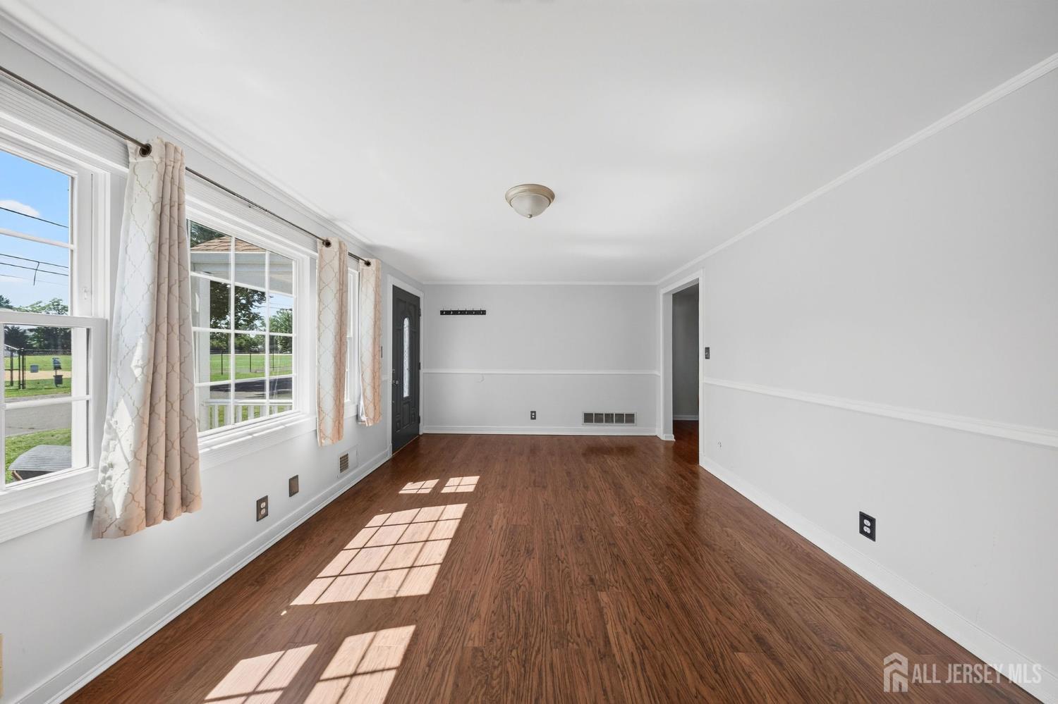 4th image of 647 Cook Ave, Middlesex, NJ 08846 | MLS# 2702471R