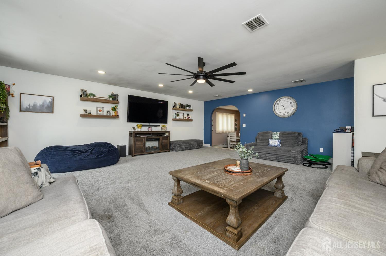 Listing photo 6