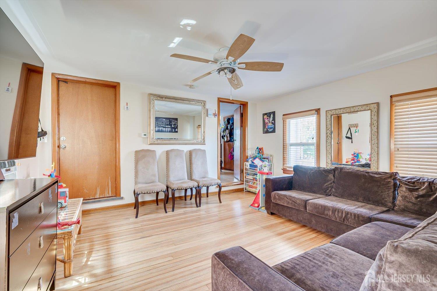 Listing photo 6