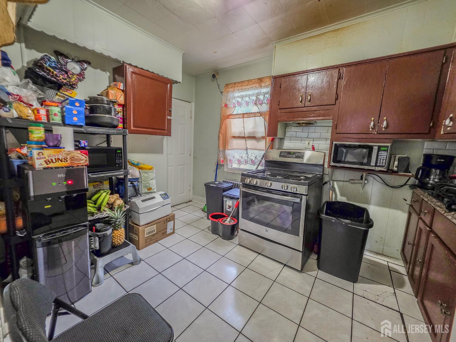 3rd image of 10 Ball St, New Brunswick, NJ 08901 | MLS# 2702642R