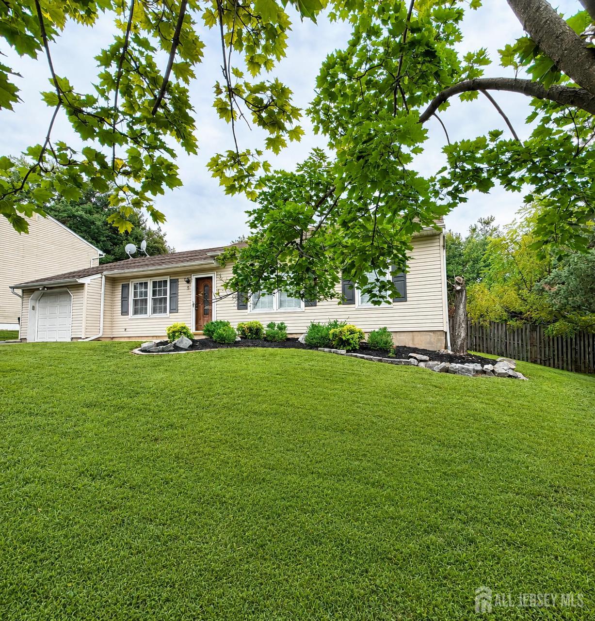 3rd image of 3 Netherwood Cir, Edison, NJ 08820 | MLS# 2702933R