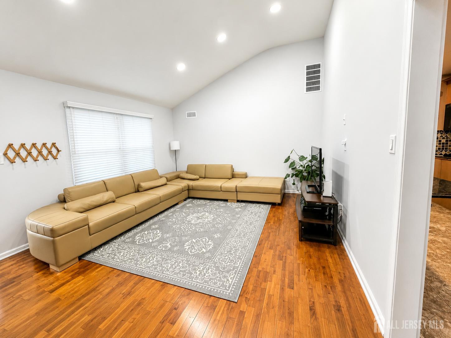 5th image of 3 Netherwood Cir, Edison, NJ 08820 | MLS# 2702933R