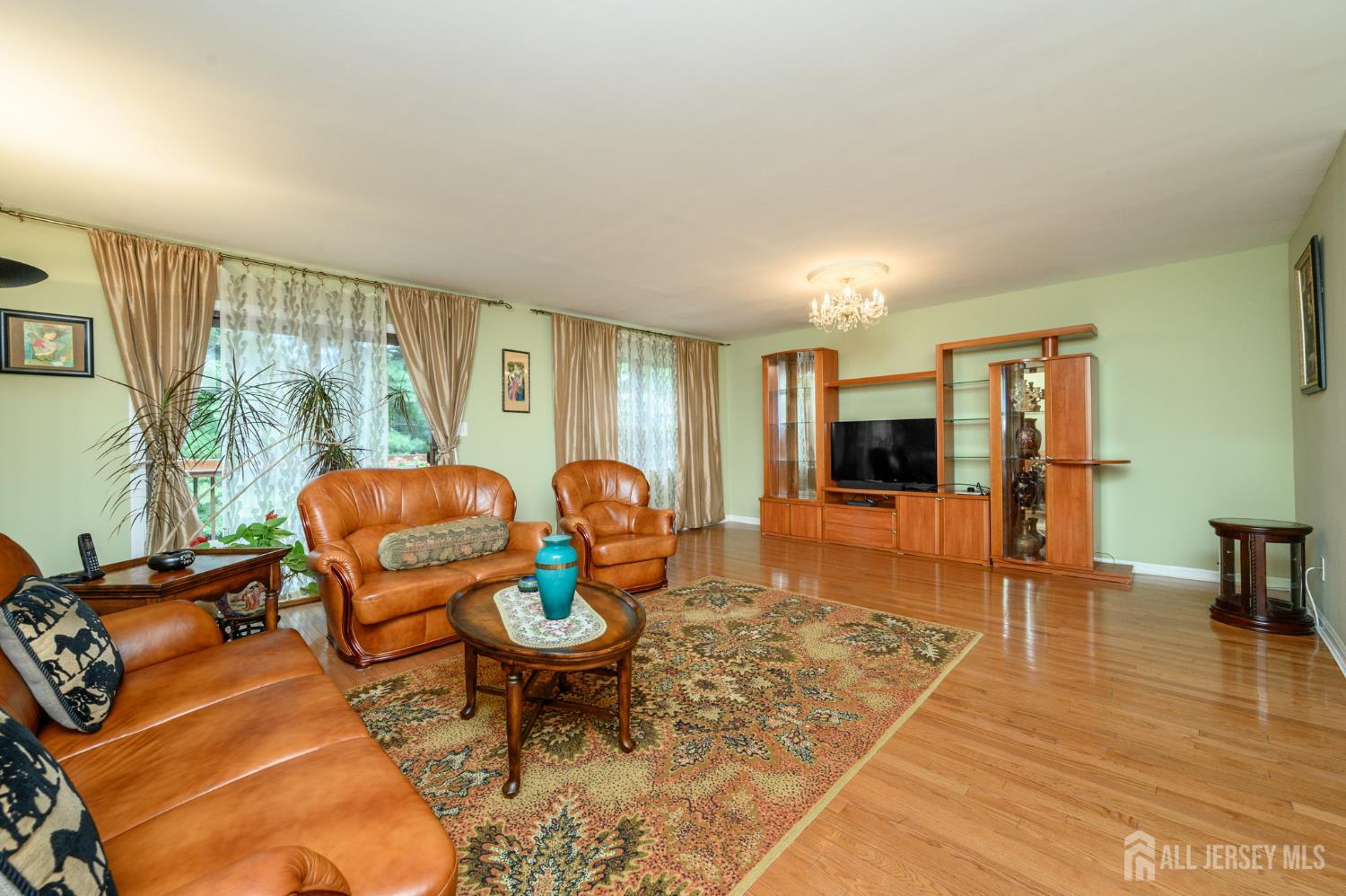 5th image of 614 Maple Hill Dr, Woodbridge, NJ 07095 | MLS# 2703026R