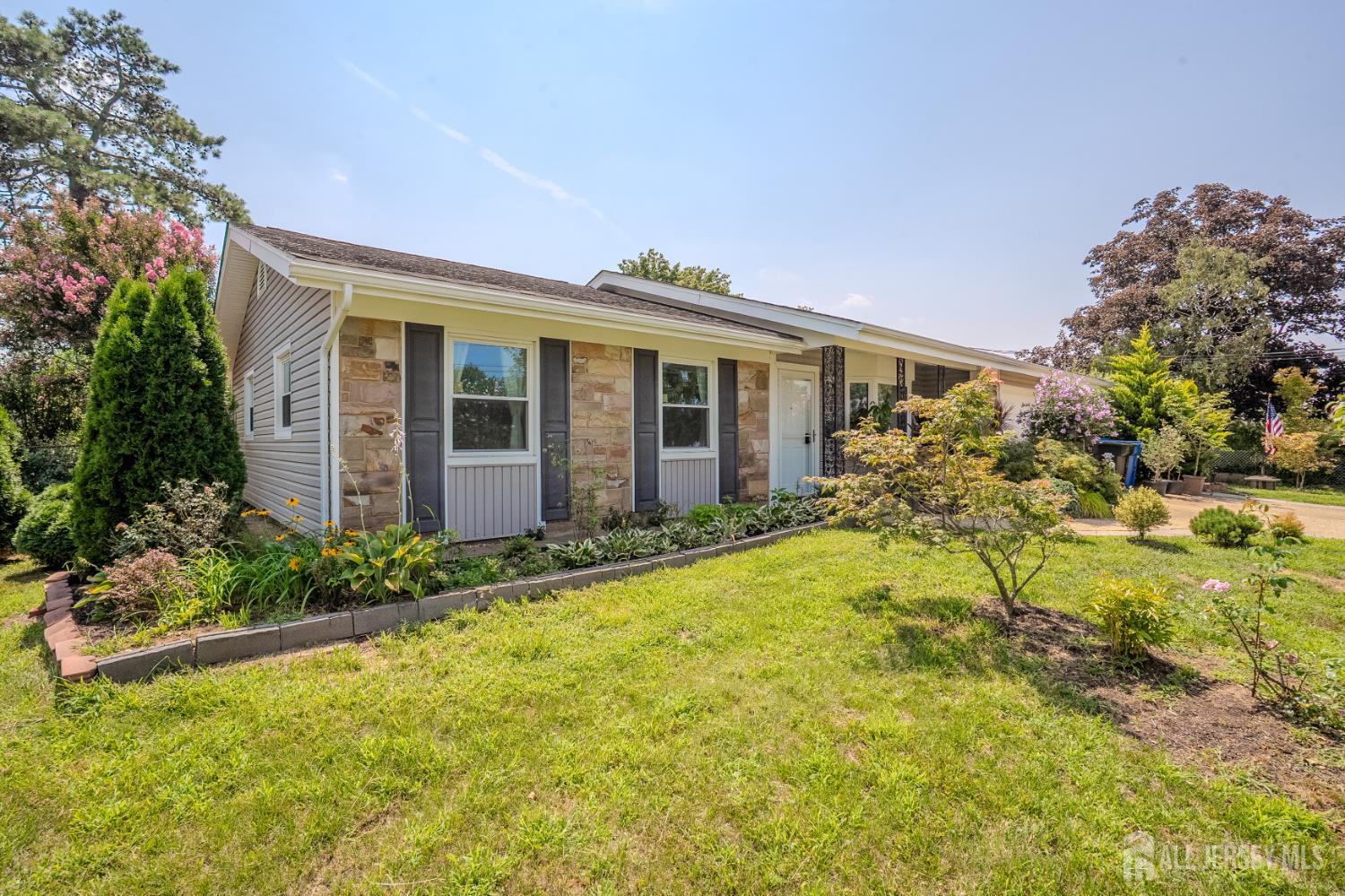 5th image of 4 Hunterdon Ave, Monroe Township, NJ 08831 | MLS# 2703042R