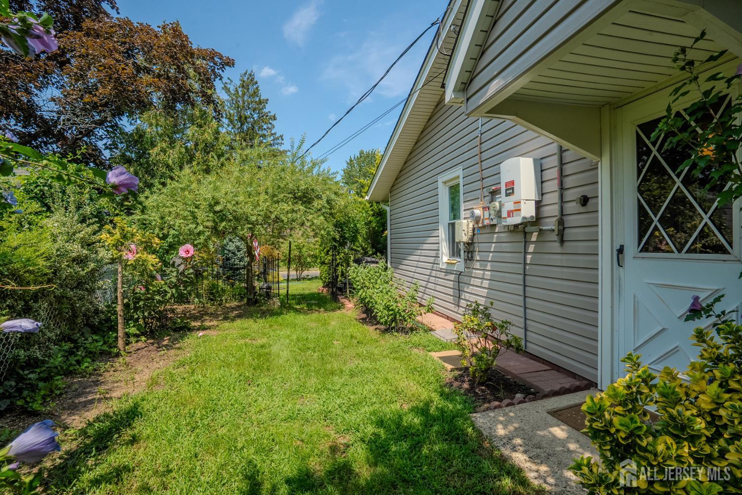 39th image of 4 Hunterdon Ave, Monroe Township, NJ 08831 | MLS# 2703042R