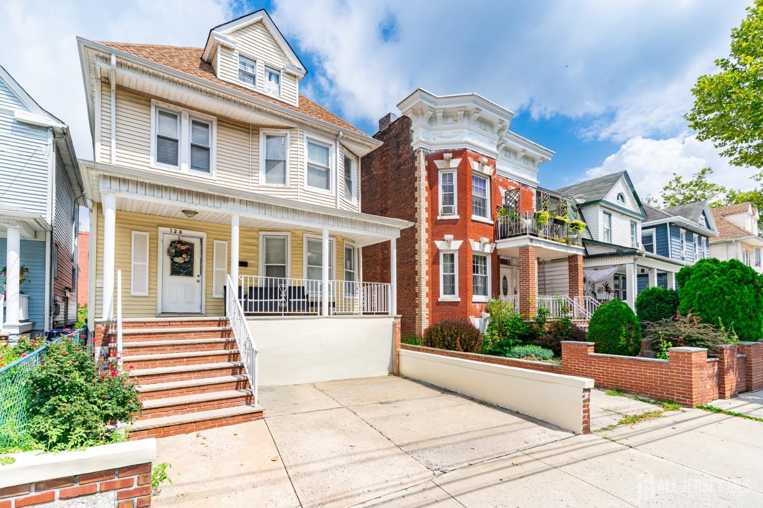 128 Lewis Street