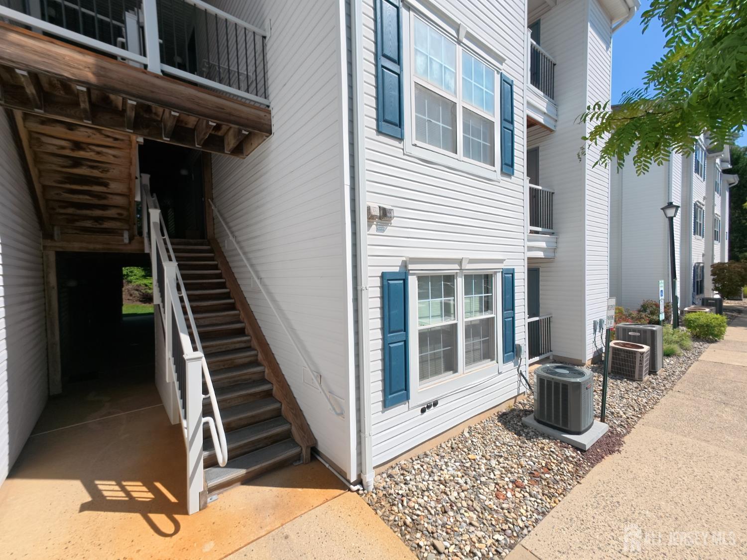 4th image of 1013 Waterford Dr, Edison, NJ 08817 | MLS# 2703094R