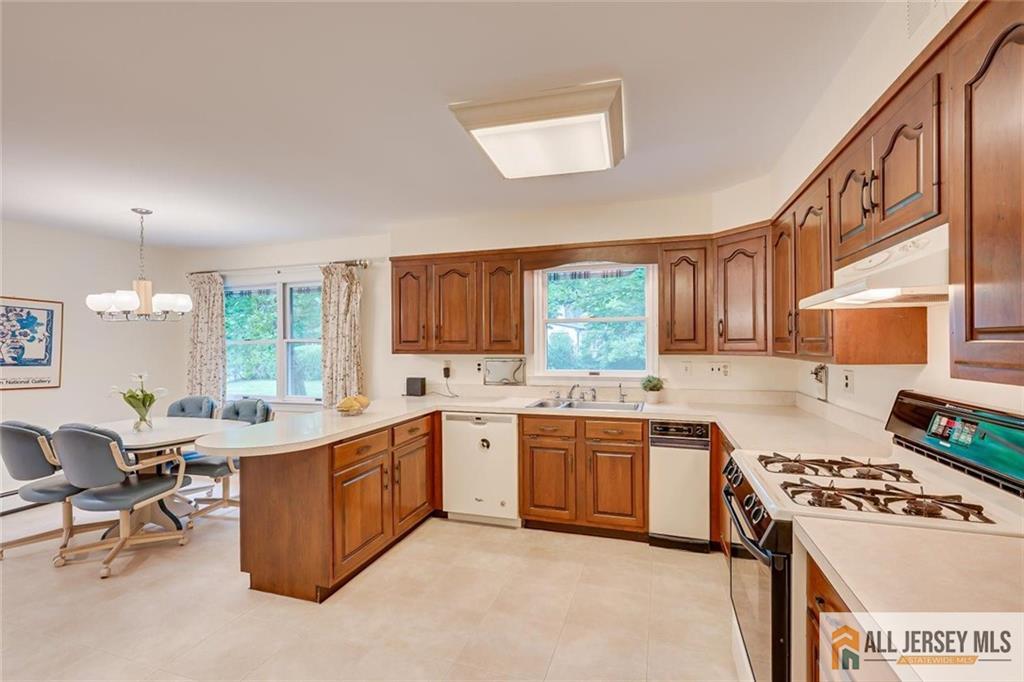 5th image of 8 Dov Pl, Kendall Park, NJ 08824 | MLS# 2770132M