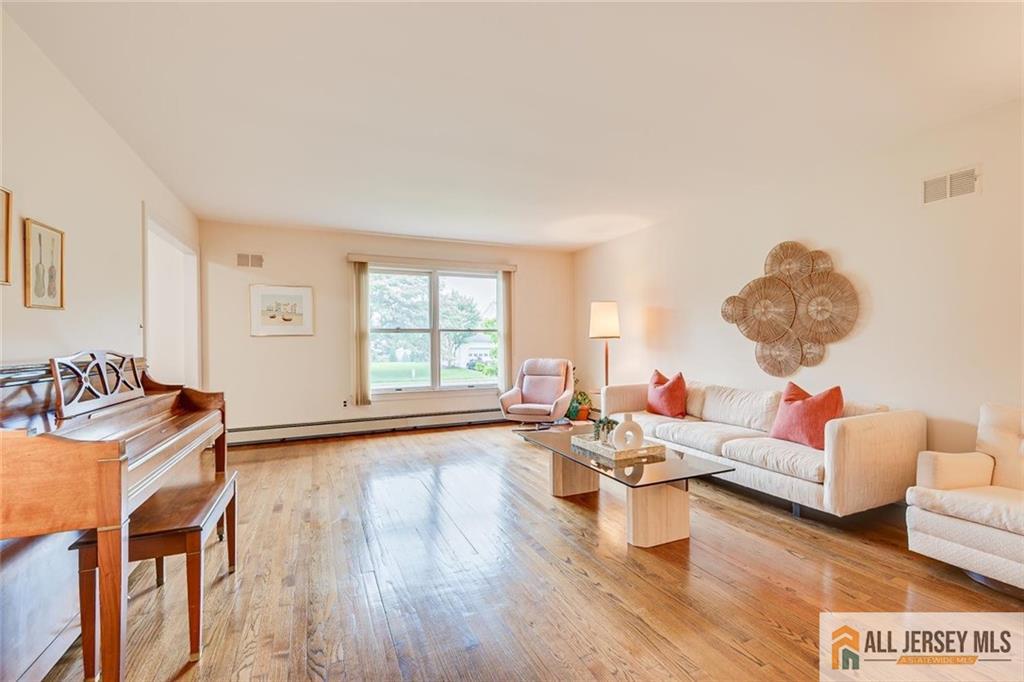 2nd image of 8 Dov Pl, Kendall Park, NJ 08824 | MLS# 2770132M