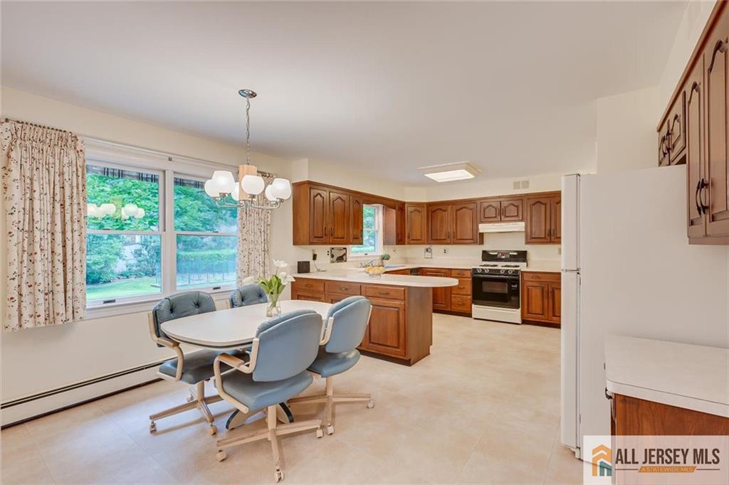 4th image of 8 Dov Pl, Kendall Park, NJ 08824 | MLS# 2770132M