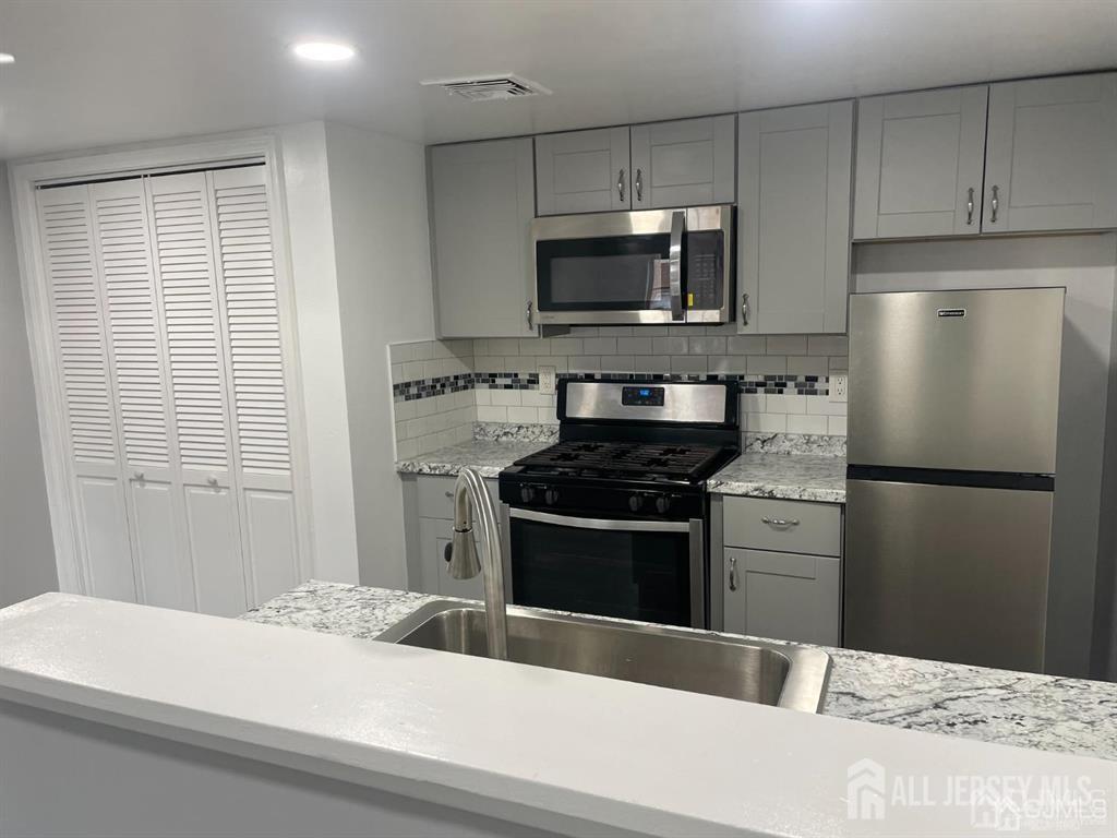 2nd image of 23 Delavan Ct, New Brunswick, NJ 0890 | MLS# 2703571R
