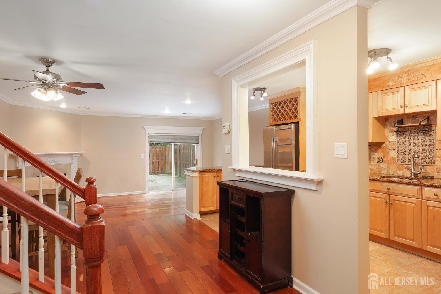 Listing photo 6