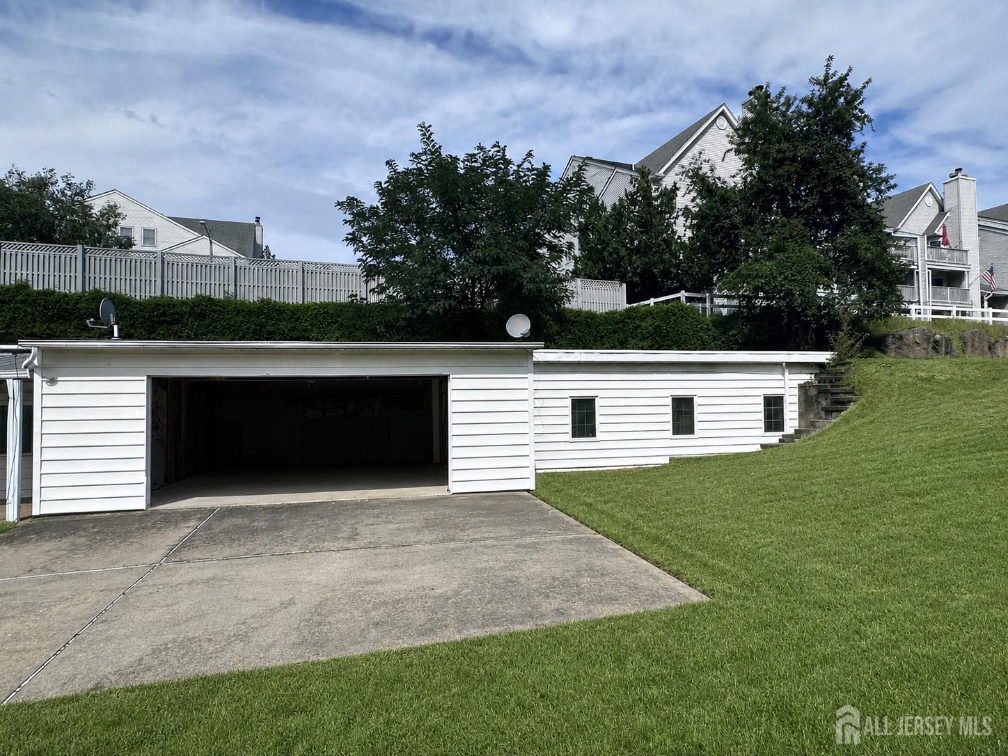 Listing photo 6
