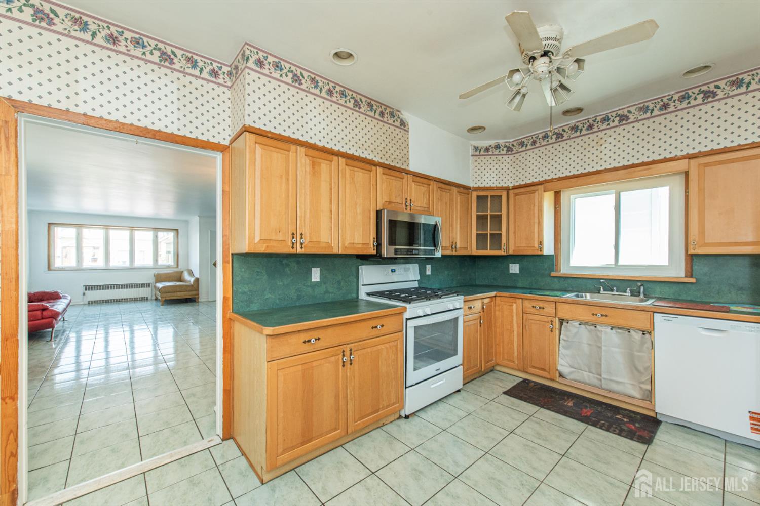 Listing photo 7