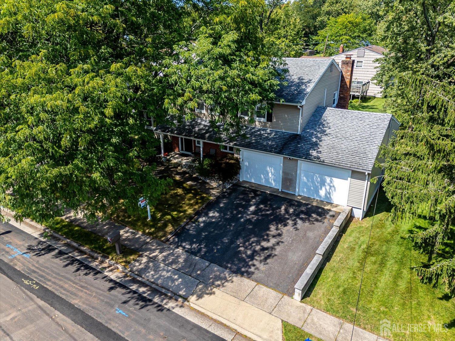 Photo 4 of Single family home for sale at 21 Marlin Ave E, Edison, NJ 08820 | MLS# 2704233R | Listing updated on 2026-09-18