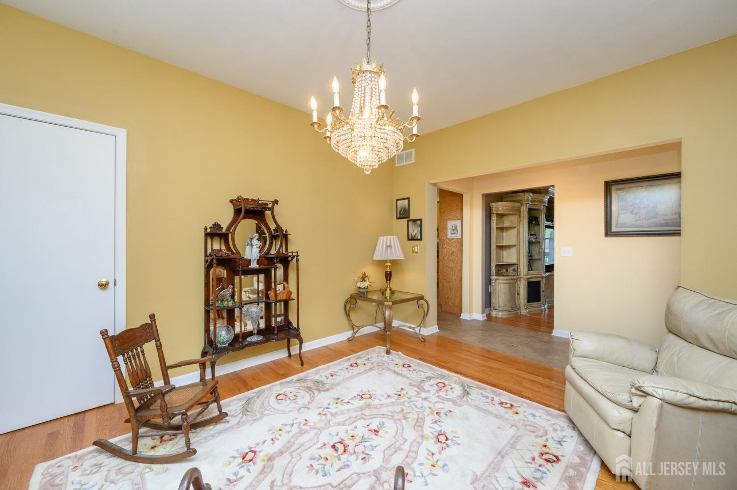 Listing photo 6