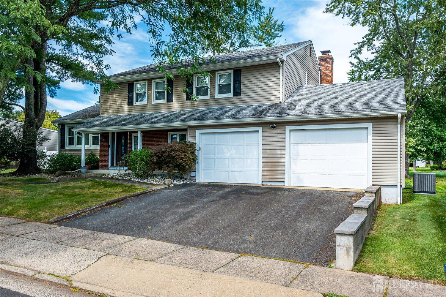 Photo 3 of Single family home for sale at 21 Marlin Ave E, Edison, NJ 08820 | MLS# 2704233R | Listing updated on 2026-09-18