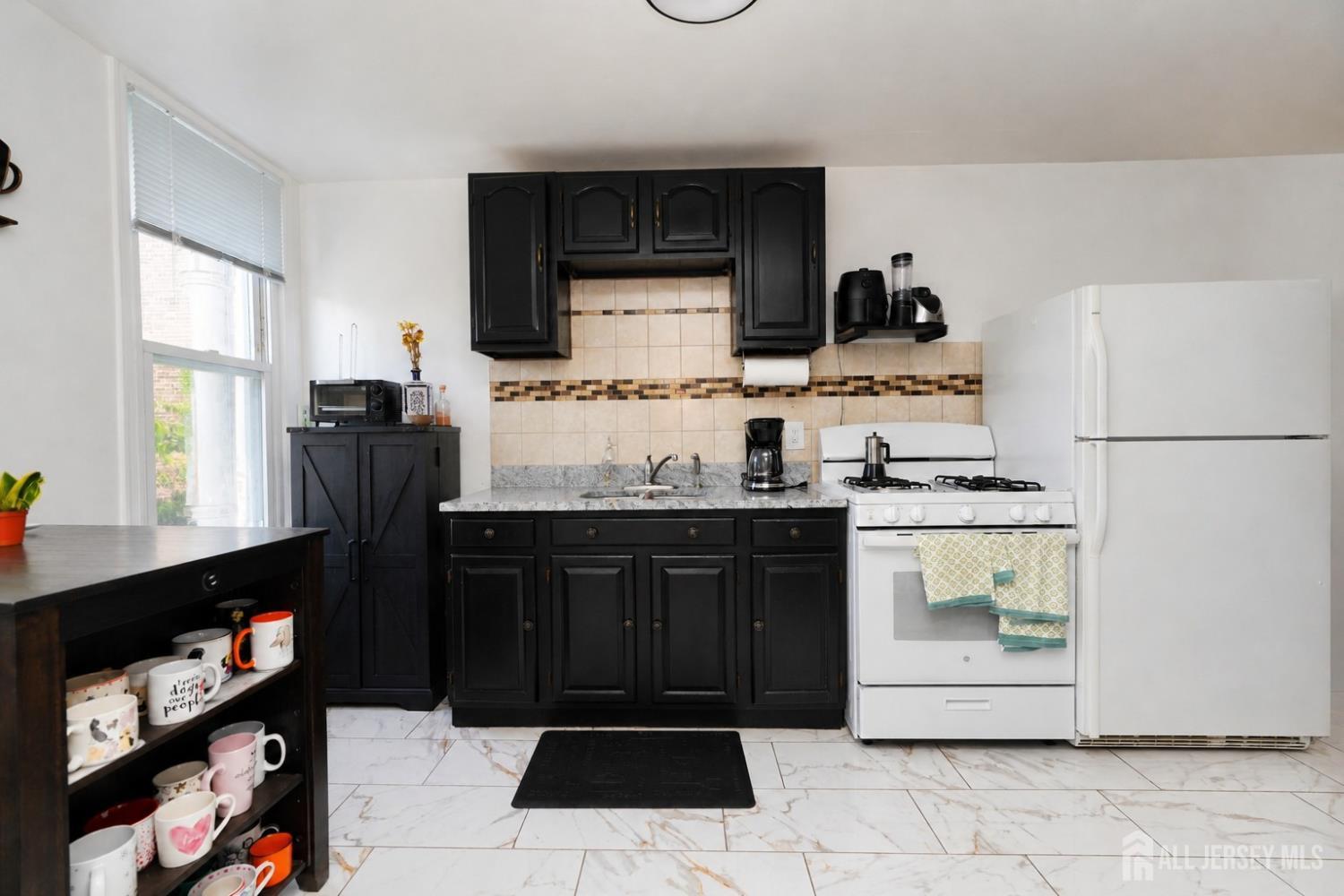 Listing Photo 4 - Condo for sale in building located at 725 17th St, Union City, NJ 07087