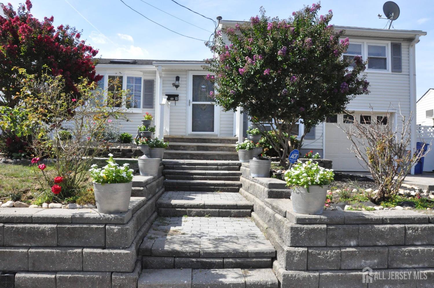 Photo 2 of Single family home for sale at 9 Florence Dr, Parlin, NJ 08859 | MLS# 2704428R | Listing updated on 2026-09-13