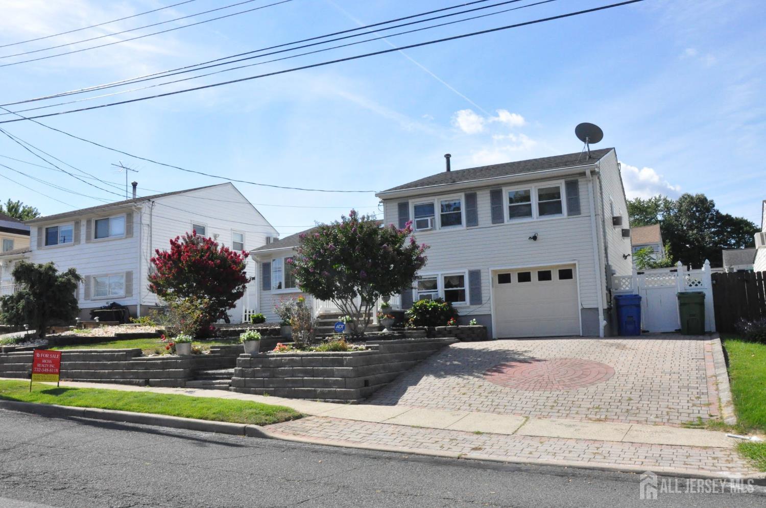 Photo 1 of Single family home for sale at 9 Florence Dr, Parlin, NJ 08859 | MLS# 2704428R | Listing updated on 2026-09-13