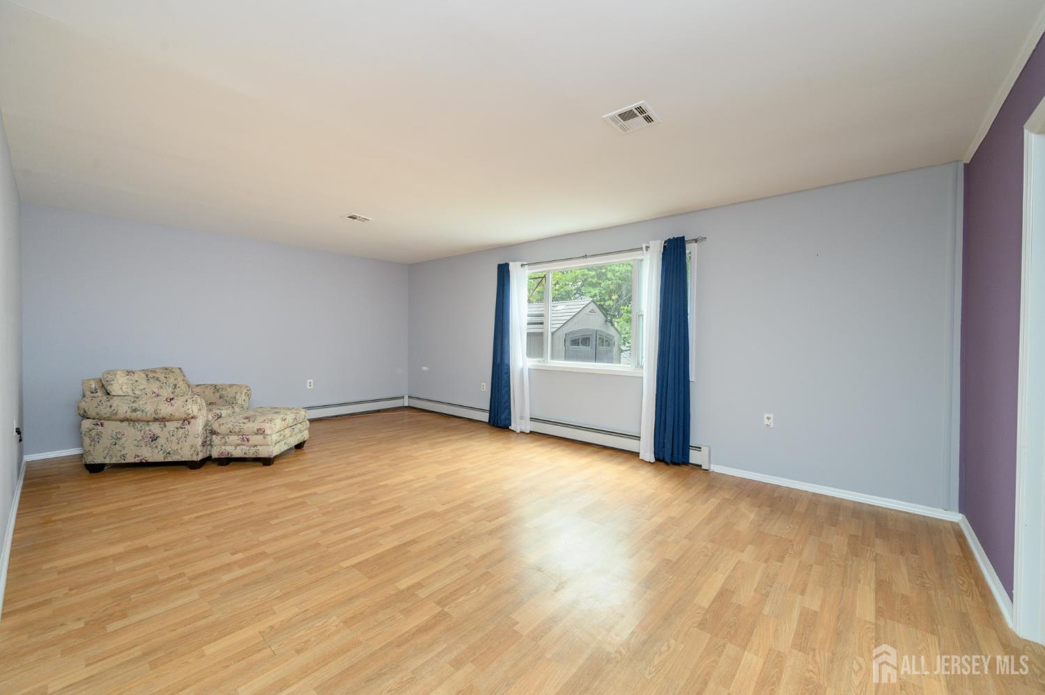 Photo 3 of Single family home for sale at 8 Lumsden Ct, Toms River, NJ 08757 | MLS# 2704365R | Listing updated on 2026-09-15