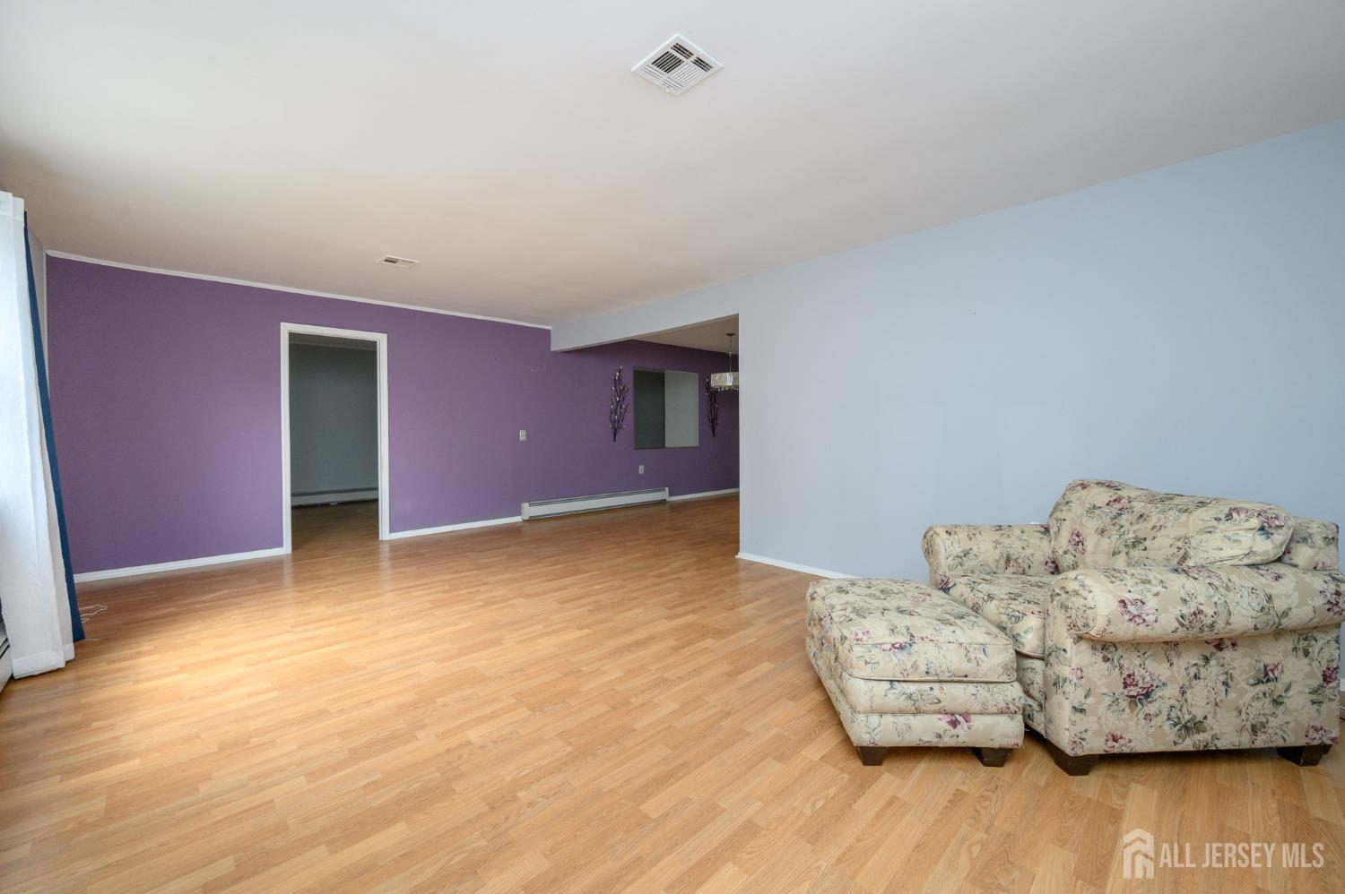 Photo 4 of Single family home for sale at 8 Lumsden Ct, Toms River, NJ 08757 | MLS# 2704365R | Listing updated on 2026-09-15