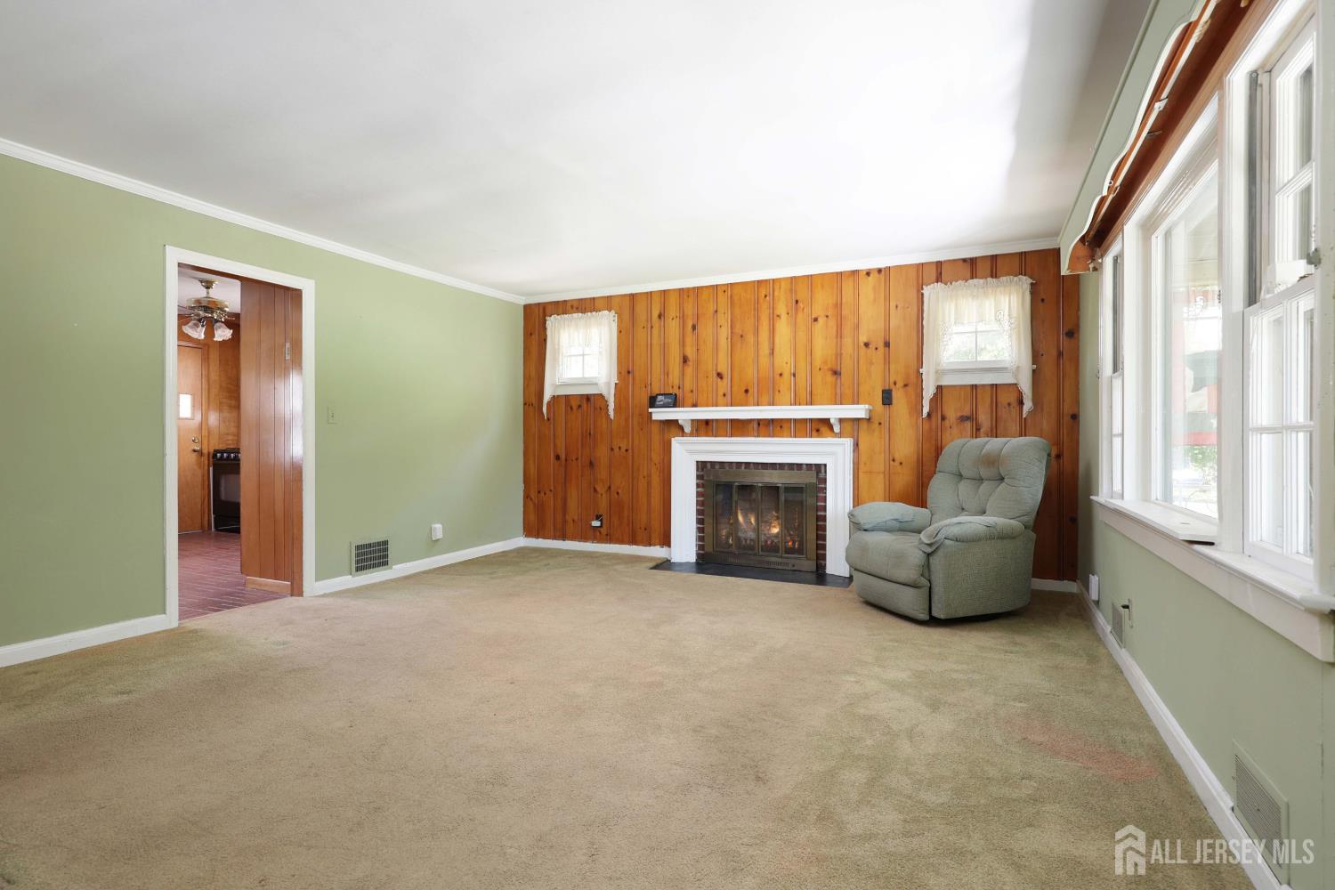Listing photo 6